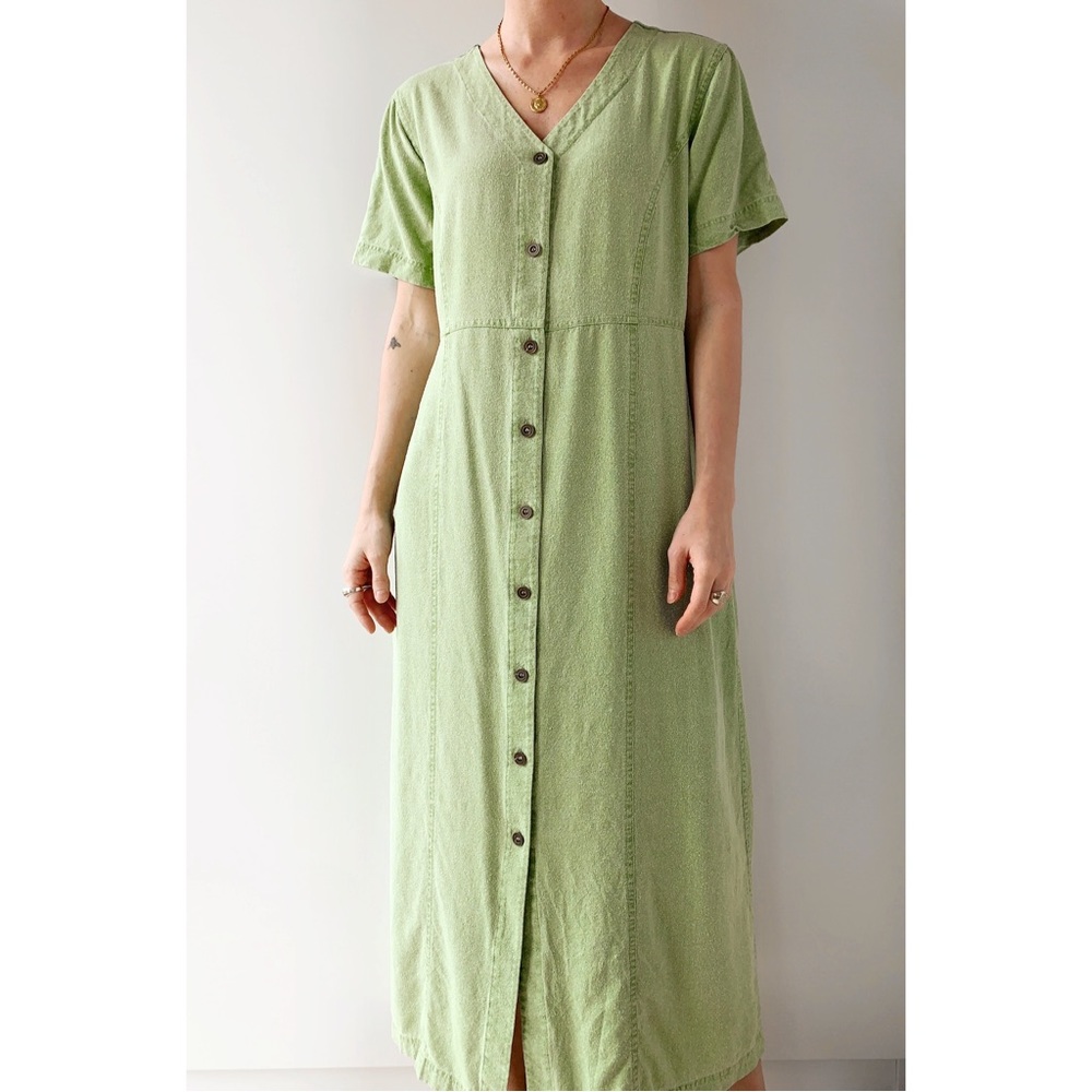 ‼️SOLD‼️ Vintage 100% silk 90s pastel green short sleeve button down maxi dress - Picture 2 of 6